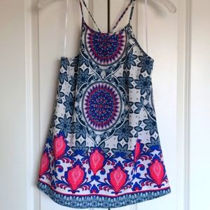 Colorful top with high neck